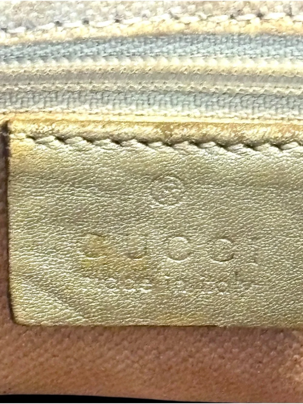AUTHENTIC GUCCI SUKEY SOFT CHAMPAGNE SHOULDER CHAIN-ORIGINAL GG HANGTAG